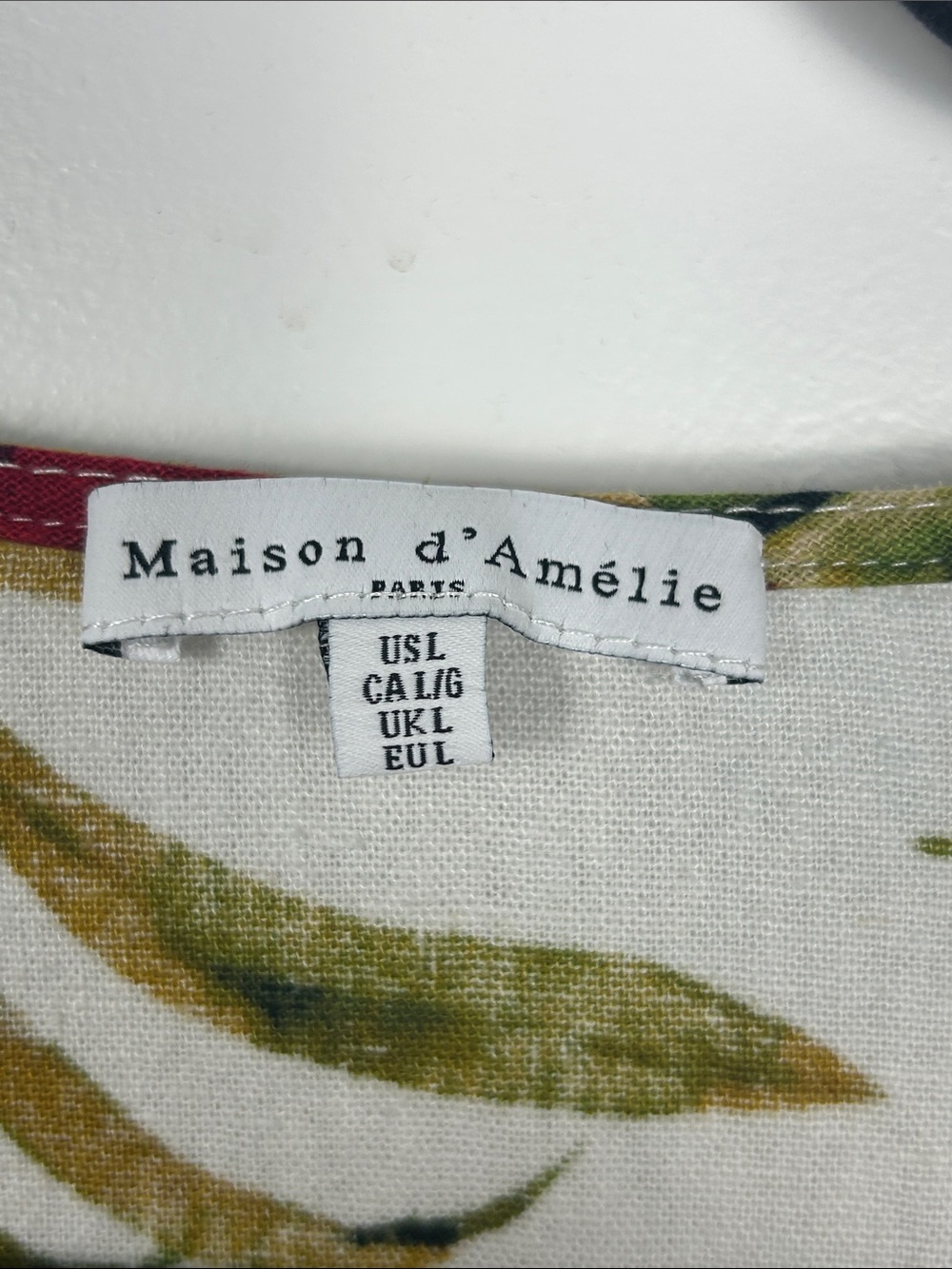 Madison d’ Amelie Button-Front Tie Blouse with Tropical Print Size Large - Picture 3 of 8